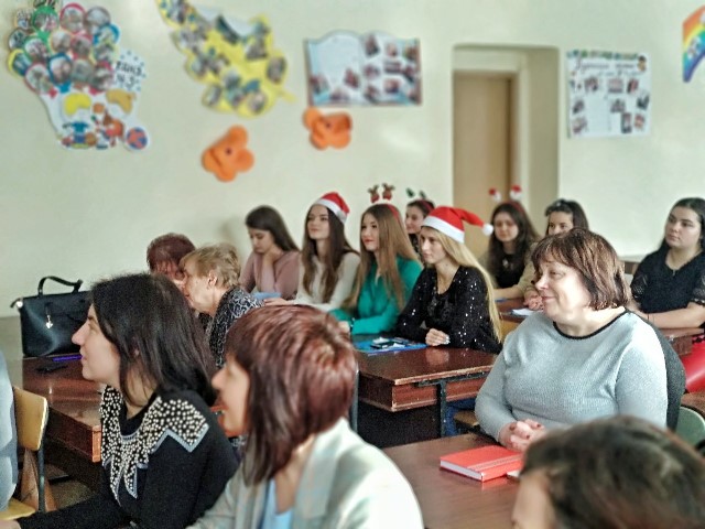 Звучать вітання декана факультету